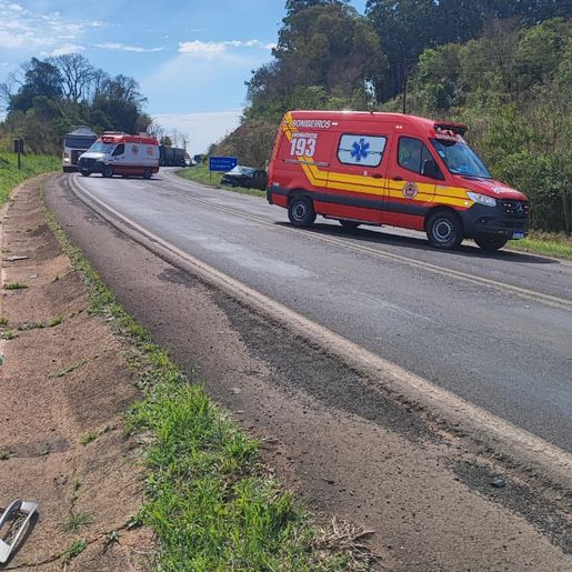 Acidente com moto, caminhão e carro deixa um ferido na BR-163 em Dionísio Cerqueira