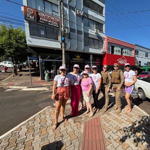 Dia Internacional da Mulher: COMDIM entrega lembranças no centro de SMOeste