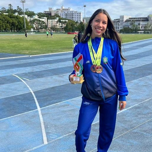 Lourenciana é campeã no lançamento de dardo e recebe prêmio destaque na Olesc