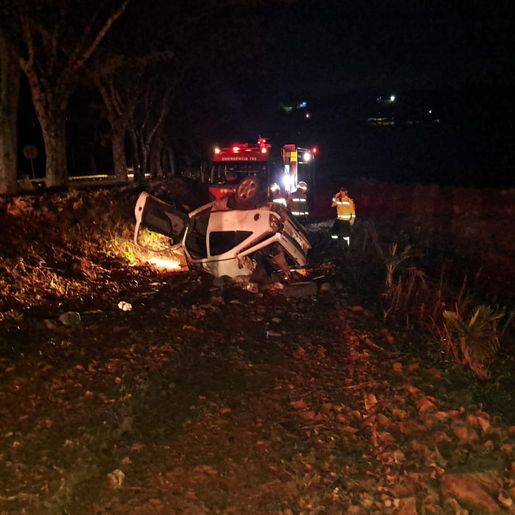 Homem de 61 anos morre em capotamento na SC-496