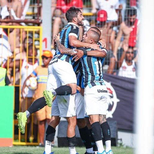 VÍDEO: Grêmio carimba a trave três vezes, mas bate o Brasil de Pelotas