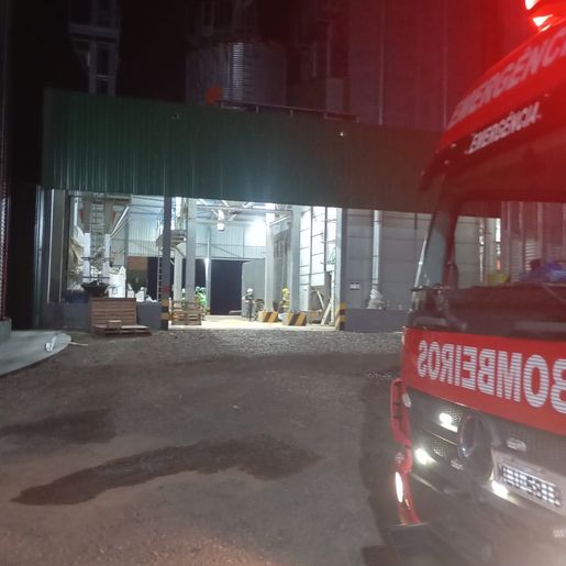 Bombeiros controlam princípio de incêndio em silo no interior de Cunha Porã