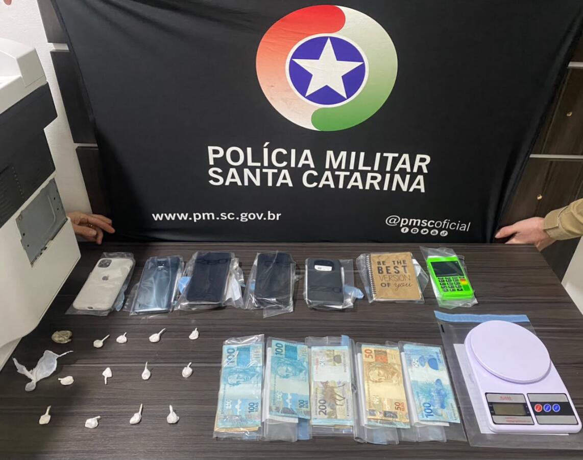 PM prende quatro pessoas e apreende drogas em bar de Maravilha
