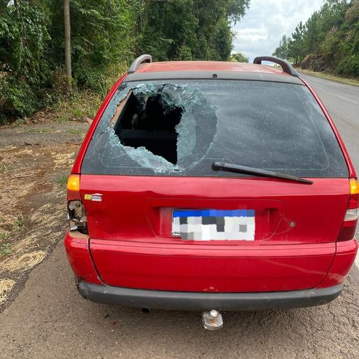 Motociclista fica ferido após colisão traseira com carro na BR-163, em Guaraciaba