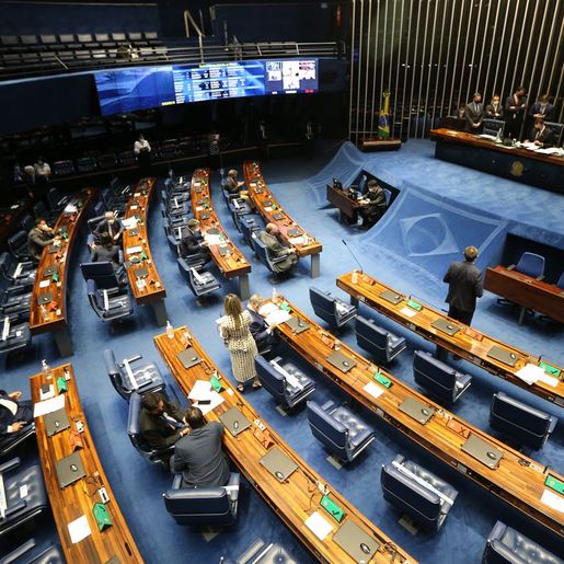 Senado aprova proposta para bancar piso da enfermagem