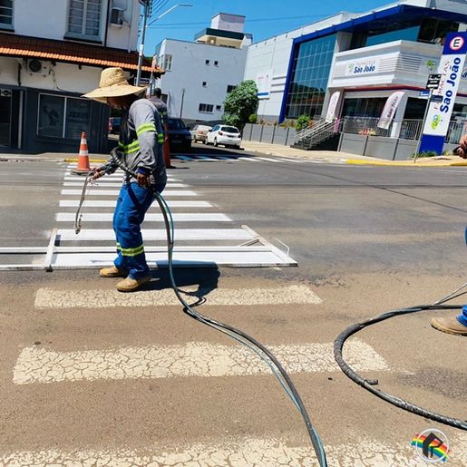 Itapiranga investe 150 mil reais na pintura de faixas de pedestres