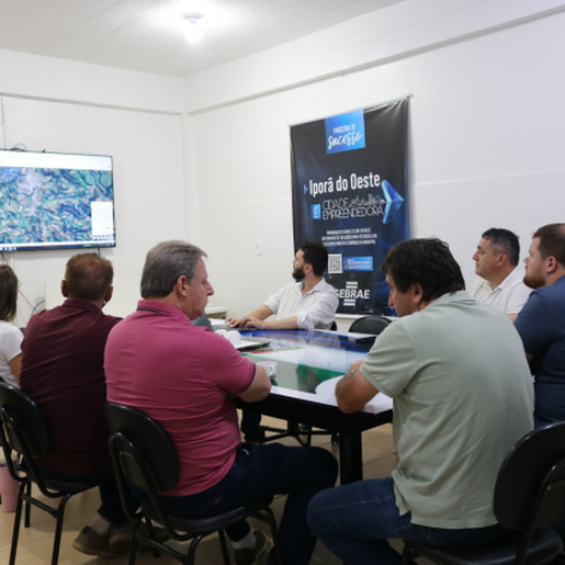 Reunião com autoridades discute melhorias em acessos rurais de Iporã do Oeste