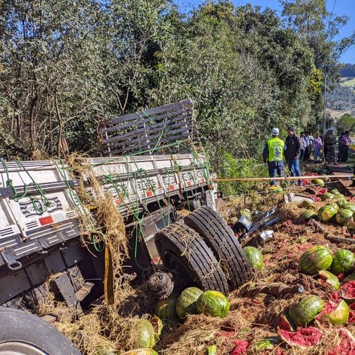 Colisão envolve cinco veículos na SC 157 e deixa um ferido