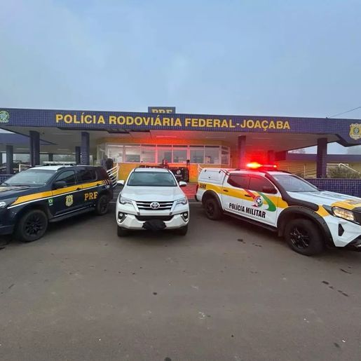 PRF e PM apreende R$ 1,5 milhão em drogas e veículo no Oeste