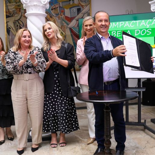 Jorginho sanciona projeto de lei da descompactação da tabela salarial dos professores de SC