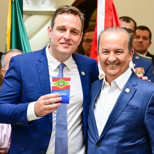 Quatro secretários deixam temporariamente o governo de SC