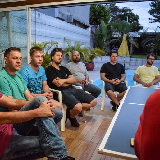 VÍDEO: Deputado entrega emenda para construção de Pista de Arrancada