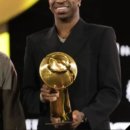 Vini Jr é eleito o melhor jogador do mundo pela Globe Soccer Awards