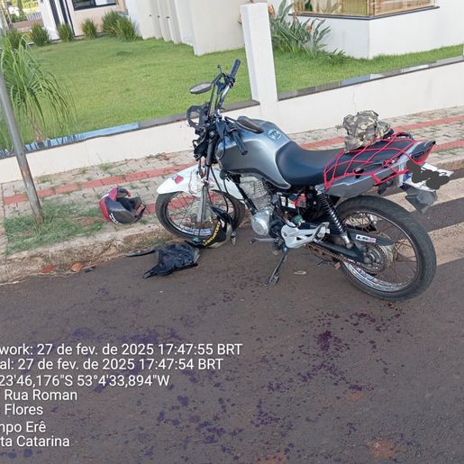 Condutor de moto menor de idade fica ferido em colisão com carro em Campo Erê