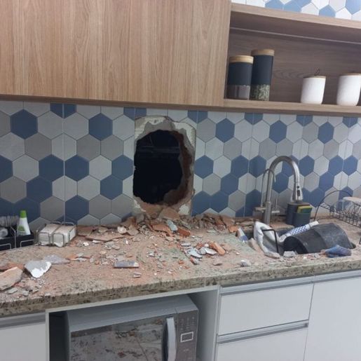 Assaltantes fazem buraco na parede e invadem casa de câmbio em SC