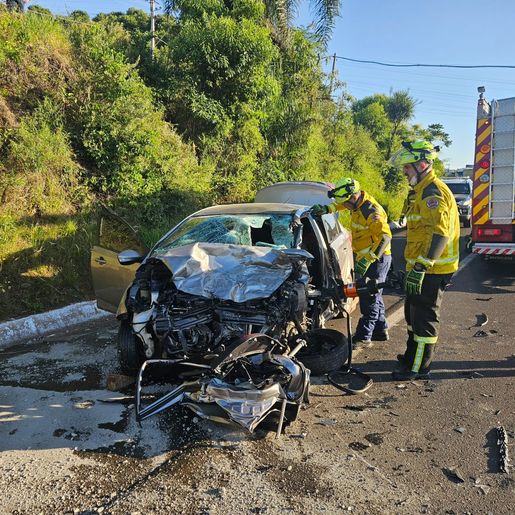 Motorista de carro morre em colisão contra caminhonete em Cordilheira Alta