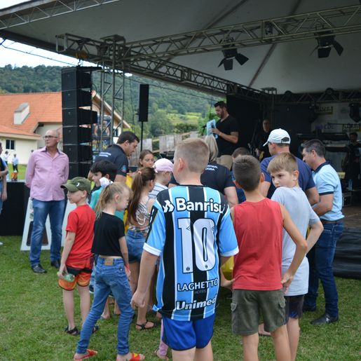 Mateada do trabalhador reúne grande público na praça