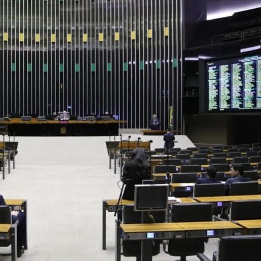 Governo deve fazer novos cortes no orçamento após derrubada do IOF, apontam especialistas