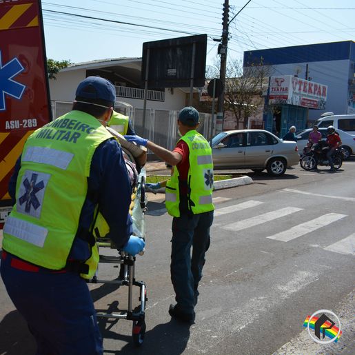 VÍDEO: Mulher fica ferida após ser atropelada por moto ao tentar atravessar rua em SMOeste