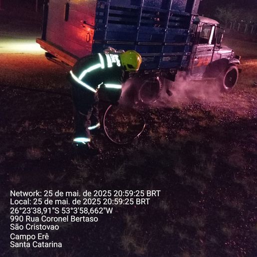 Veículo pega fogo na SC-305 e mobiliza Bombeiros em Campo Erê