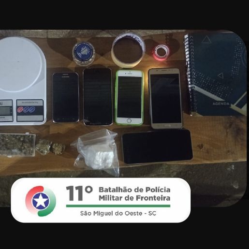 Três pessoas são presas por tráfico de drogas no centro de Riqueza