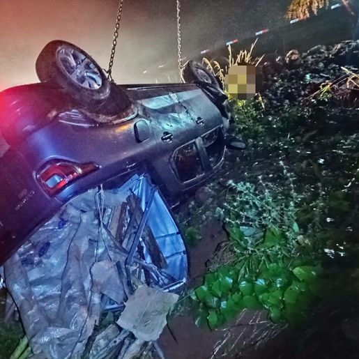 Condutor perde controle de veículo e capota no interior de Itapiranga