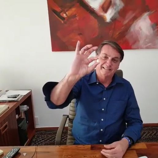 VÍDEO: Bolsonaro divulga vídeo tomando Hidroxicloroquina