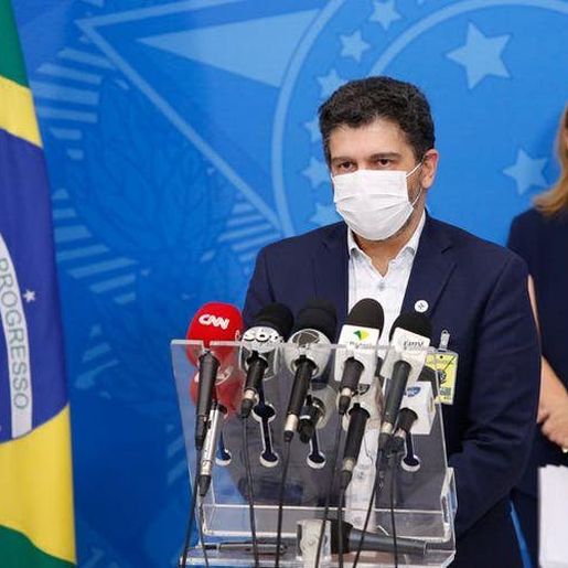 Brasil registra quase 900 mortes por Covid-19 em apenas 24 horas