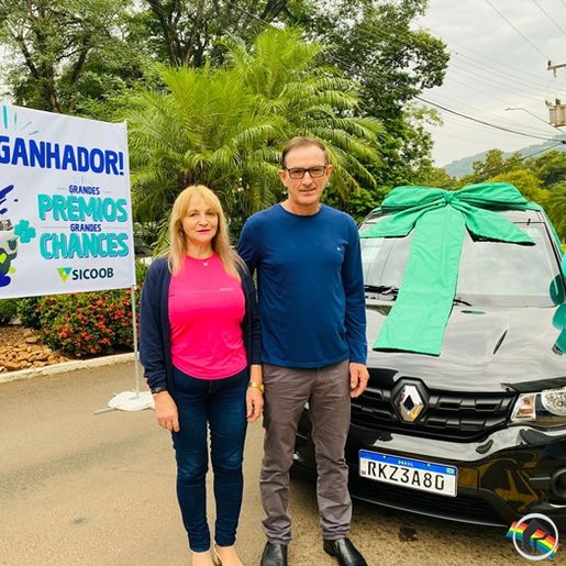 Casal de Itapiranga ganha carro novo em sorteio