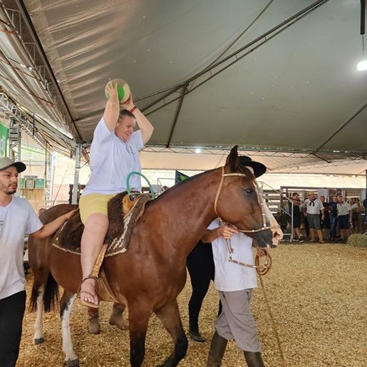 Equoterapia com alunos da APAE de Itapiranga integra programação da Efrait