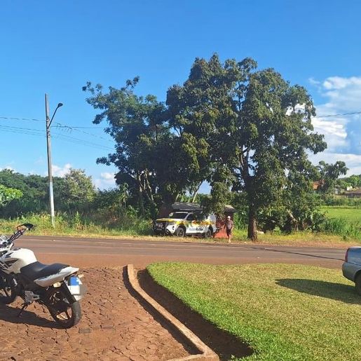 Jovem fica ferido em colisão entre carro e motocicleta em Iporã do Oeste