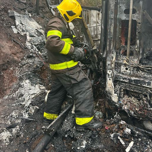 Motorista que morreu carbonizado em acidente na BR-282 é identificado