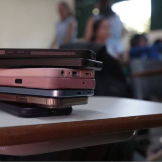 Governo realizará pesquisa sobre restrição de celulares nas escolas