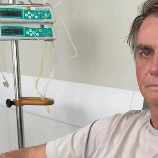 Bolsonaro teve nova crise de soluços durante a noite, mas está estável, diz boletim