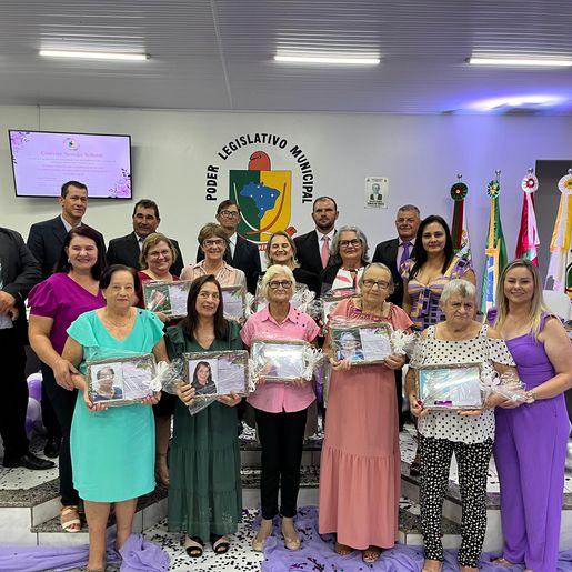 Legislativo de Bandeirante inaugura Galeria Lilás durante sessão solene