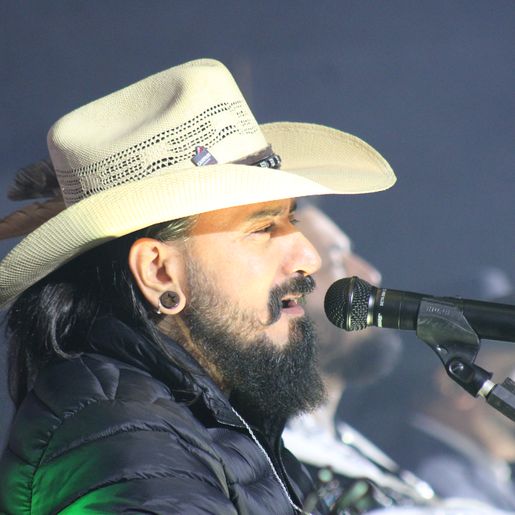 Banda Traia Véia reúne multidão em SMO com show animado e clima de modão