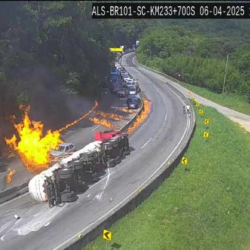 Carreta de combustível explode, deixa rastro de fogo e interdita BR-101