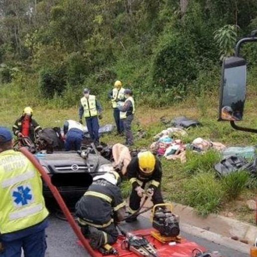 Acidente deixa quatro pessoas mortas na BR-470