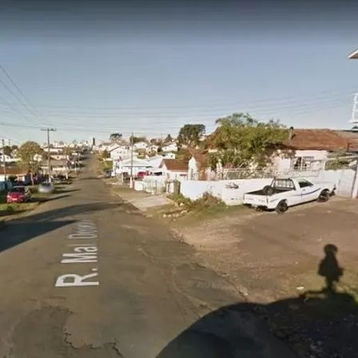 Menina chega da escola e encontra irmã de 9 anos morta dentro de casa