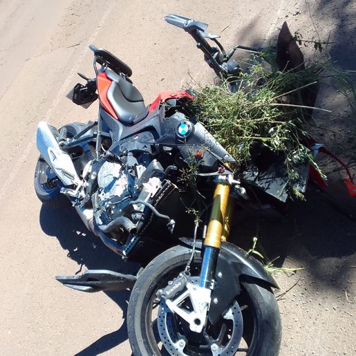 Acidente entre motos deixa tres feridos na SC 496