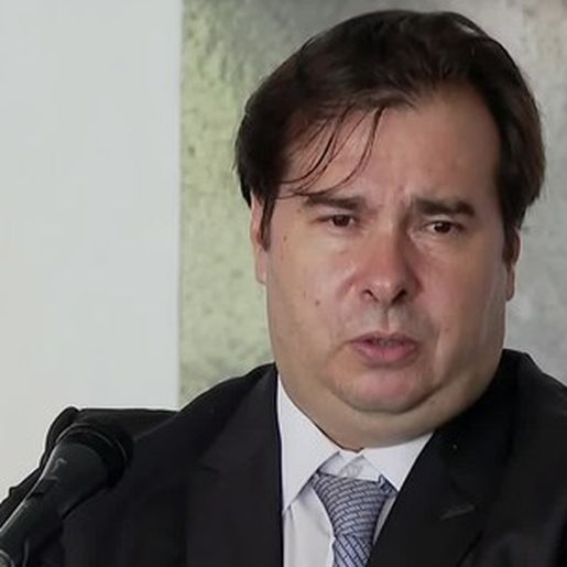 Maia diz repudiar 'todo e qualquer ato que defenda a ditadura'