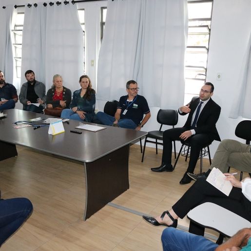 Reunião com associações discute tratamento da água, em Iporã do Oeste