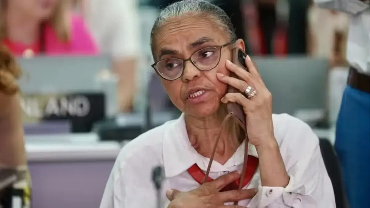 Ministra Marina Silva passa mal e precisa ser atendida pelo SAMU em evento oficial