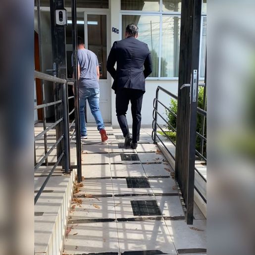 Homem suspeito de matar jovem de 21 anos em Dionísio Cerqueira se entrega à polícia