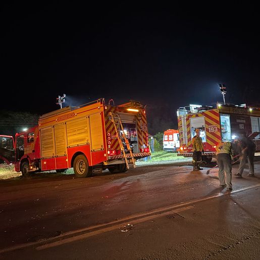 Homem fica ferido após colisão entre carro e carreta na BR-158, em Cunha Porã