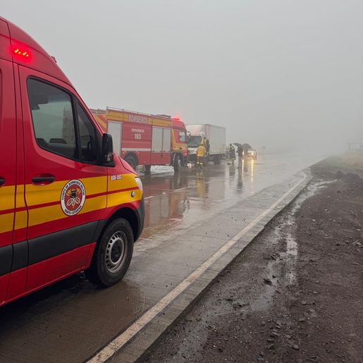Engavetamento de veículos deixa feridos na BR-163, em Guaraciaba