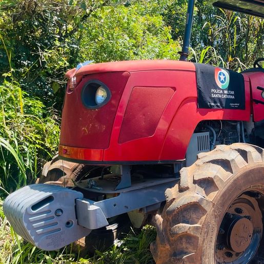 Trator furtado em São Miguel do Oeste é recuperado em Dionísio Cerqueira
