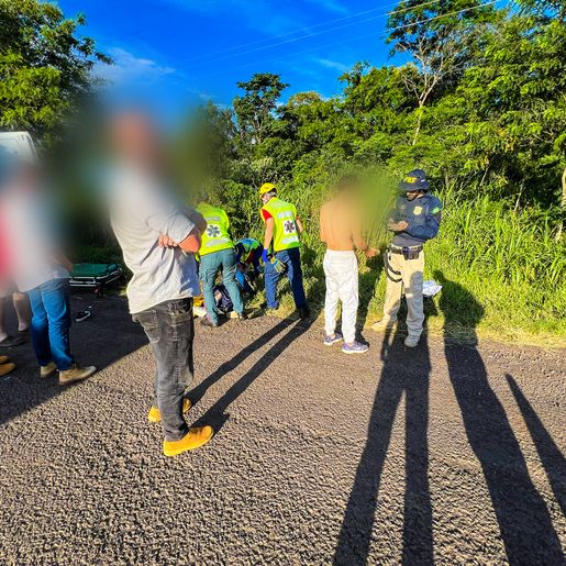 Colisão entre carro e moto deixa dois professores feridos na BR-163