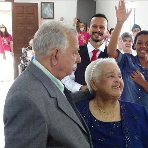 Idosa se apaixona em asilo de SC e se casa pela primeira vez aos 74 anos; FOTOS