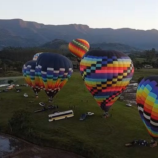Retomada dos voos de balão é suspensa em Praia Grande por falta de boas condições climáticas